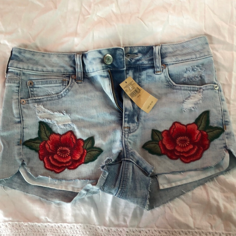 Rose embroidered American eagle denim shorts NWT